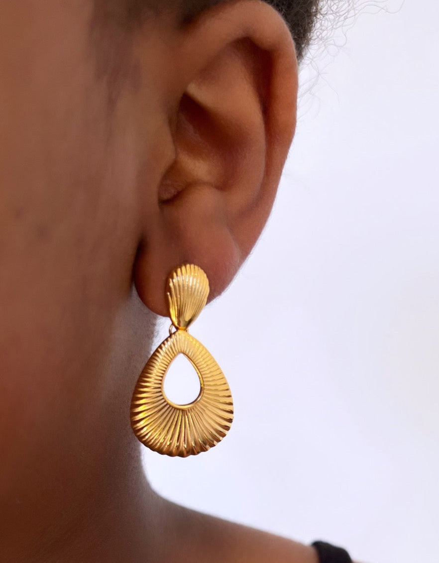 Yetty Shell Drop Earring